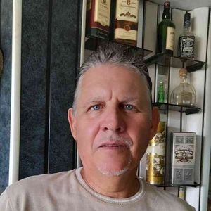 Meet your Posher, Hector miguel